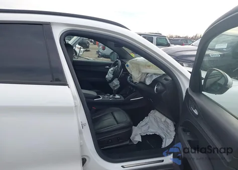 2022 Alfa Romeo Stelvio Sprint Awd z USA, uszkodzony, nr VIN ZASPAKAN9N7D44403